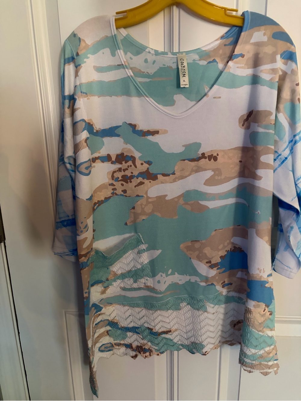 Cubism LA Aqua, Tan & White Abstract Wave-Print Tunic
